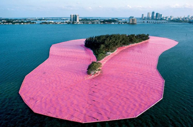 Surrounded-Islands-Biscayne-Bay-Greater-Miami-Florida-1980-83-Christo-and-Jeanne-Claude-1024x674